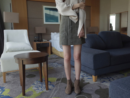 square mini skirt : khaki