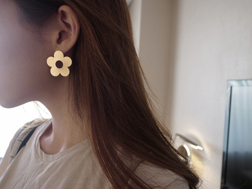 gold flower earring