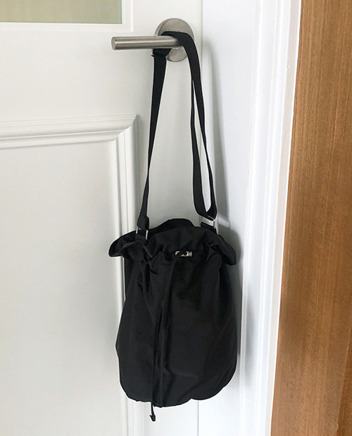 choice round bag : black