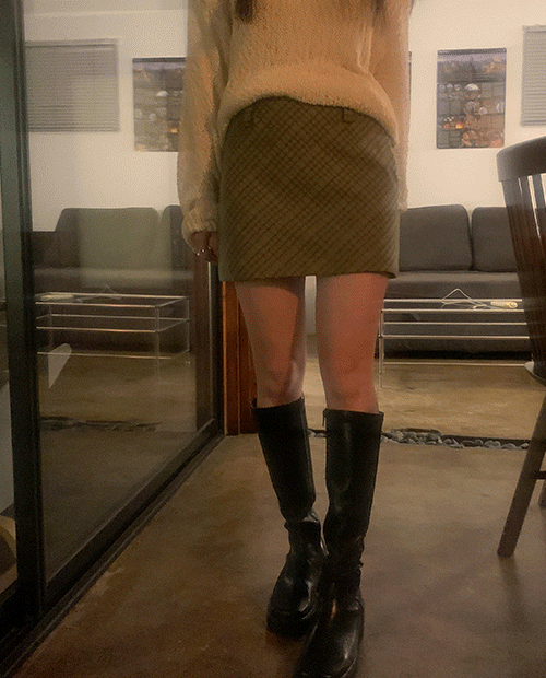 check bias mini skirt : khaki