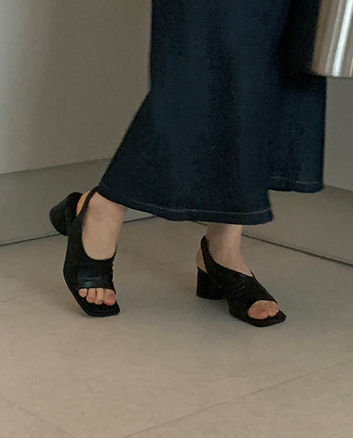 across line sandal : black